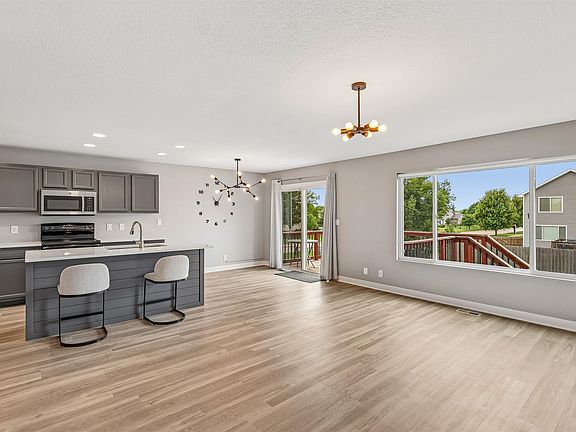 4th image of 4704 NE Hayes Dr