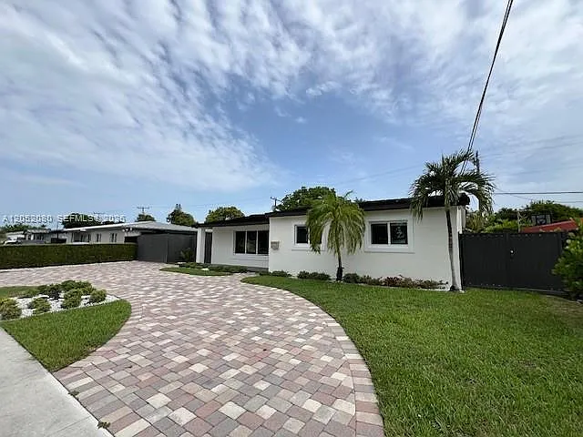 9211 SW 13th St — Photo 42