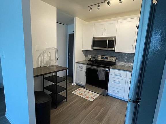 2nd image of 3930 N Pine Grove Ave APT 1505