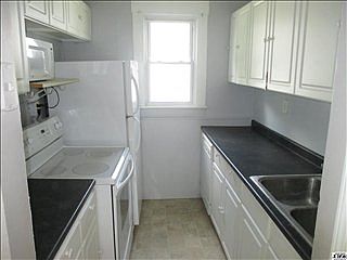 4th image of 729 N Broadway St