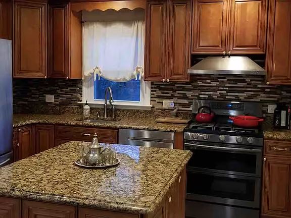 3rd image of 4 Garden Blvd