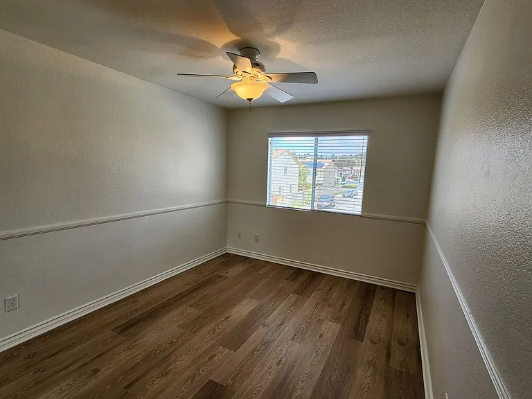 26 Anglesite — Photo 26