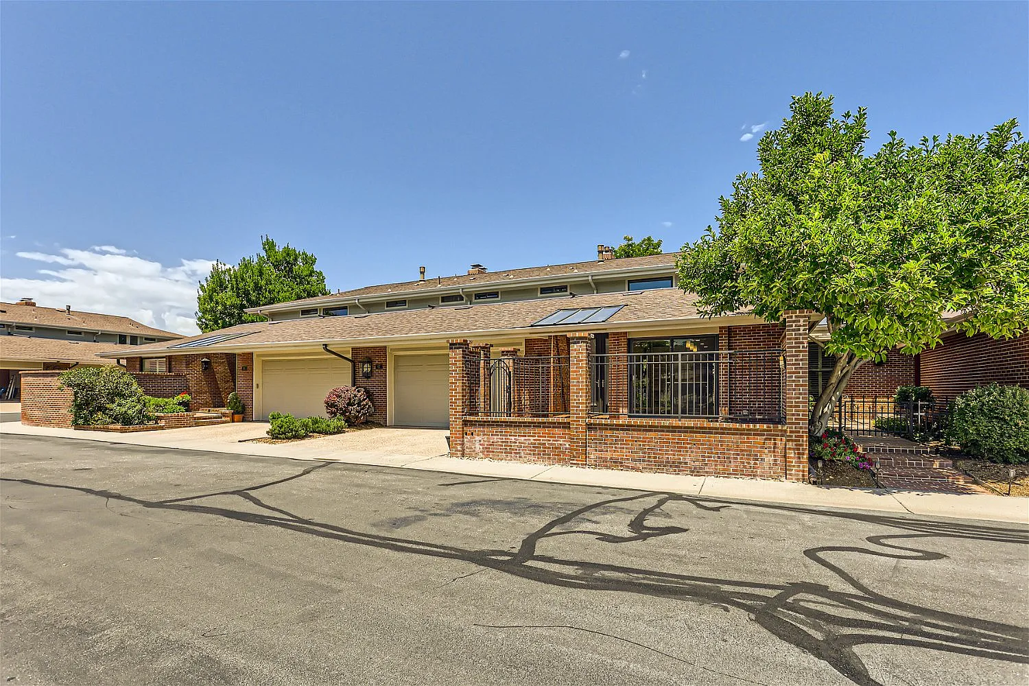 3 bed, 4737 sqft, $6,400 — Photo 1