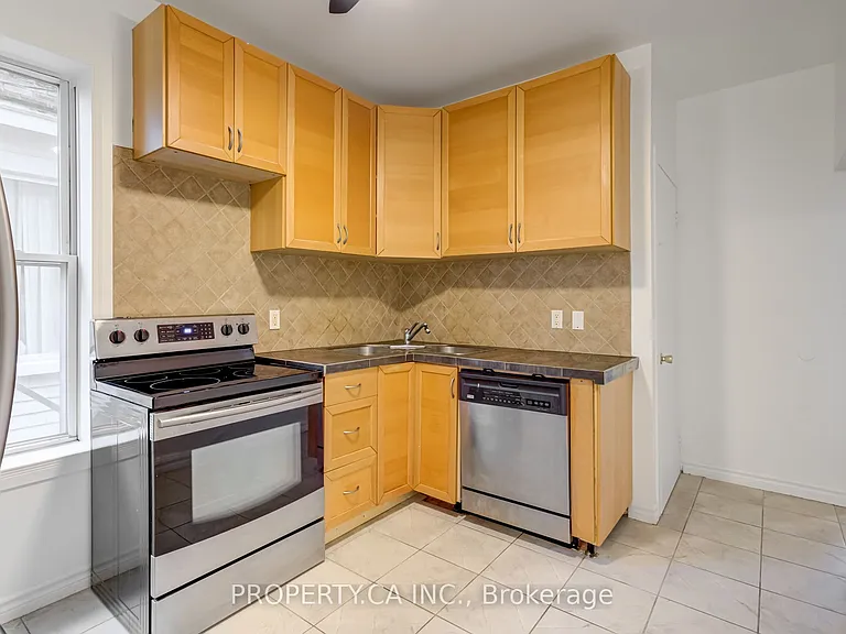 136 Ontario Ave #1 — Photo 16