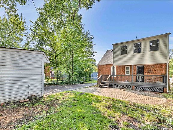 4th image of 900 Eloise Dr
