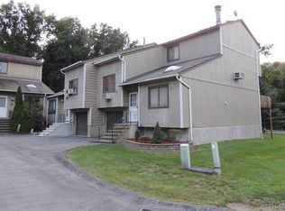 27 Spruce Ct, Fishkill, NY 12524