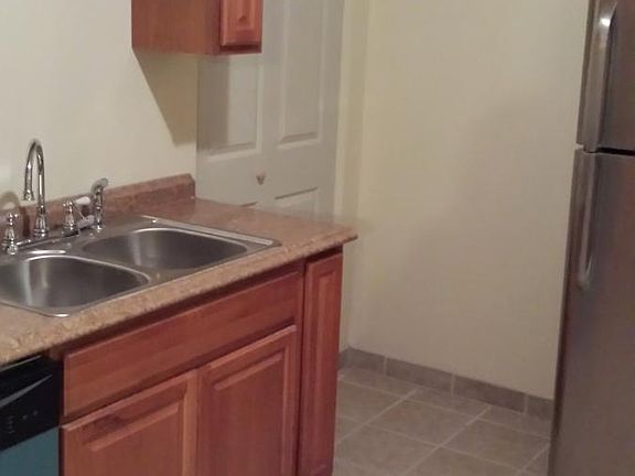3rd image of 1613 N 2nd St APT 2
