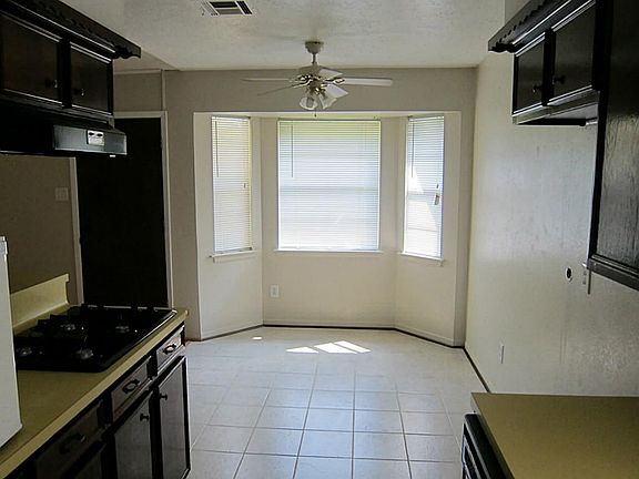KITCHEN & BREAKFAST