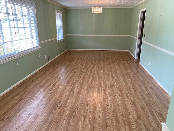 Living Room - Newer Floors