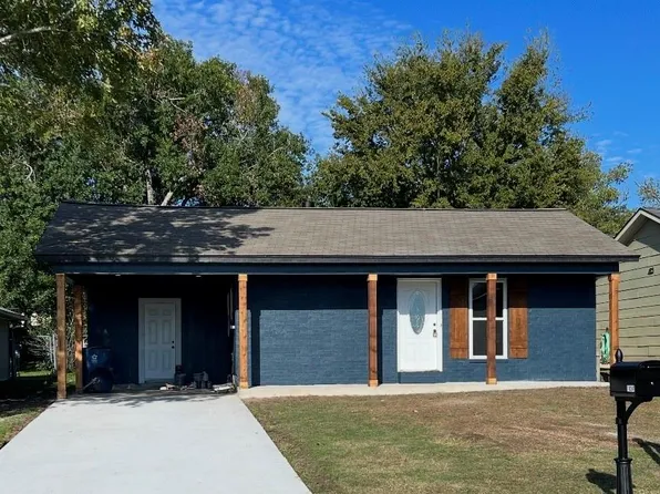 1034 E 3rd St, Bellville, TX 77418