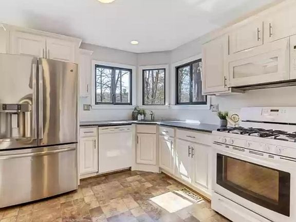 4th image of 2510 Mill Pond Dr Unit 2510