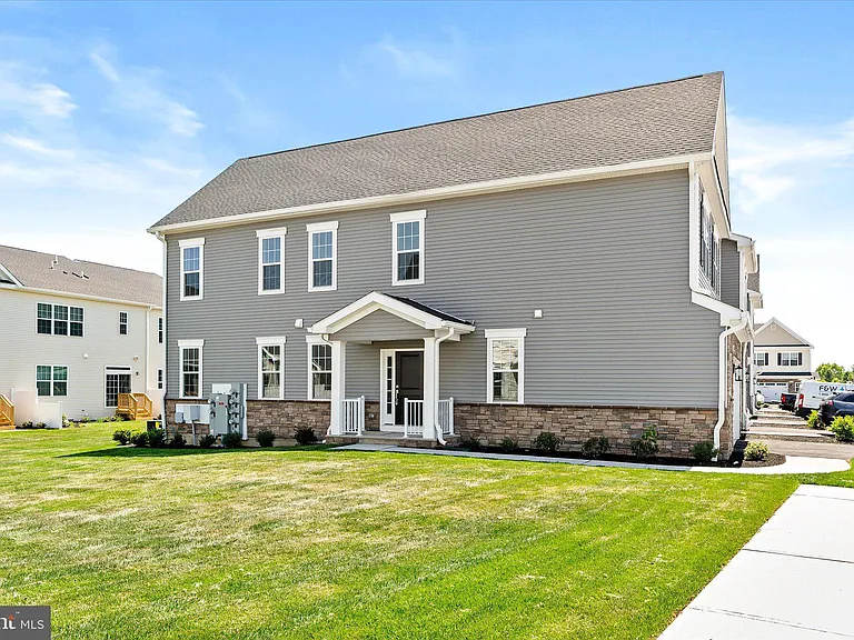 2906 Justin Dr — Photo 2