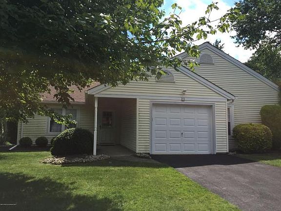 4th image of 55 Sheffield Dr