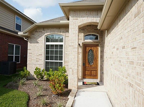 2nd image of 3007 Lake Dr