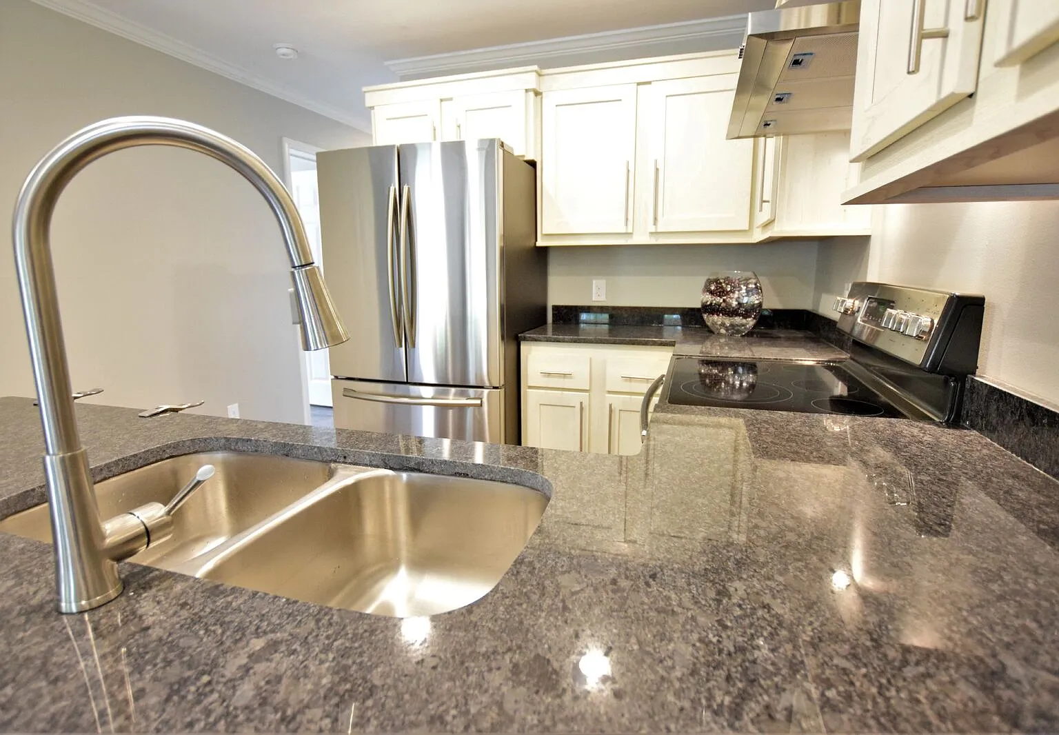 607 S Aurora St — Photo 4