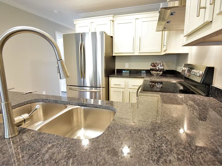 607 S Aurora St #3-2 — Photo 4
