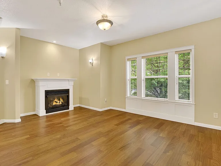 308-394 SW Eastman Pkwy — Photo 53