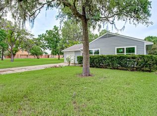 215 Acacia St, Lake Jackson, TX 77566