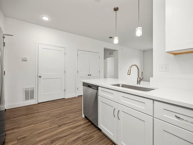 231 Walton Ave #302 — Photo 6