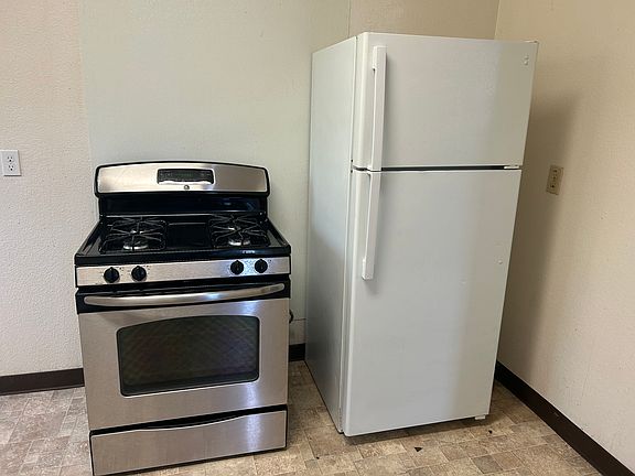 5th image of 535 W Flora St APT 3