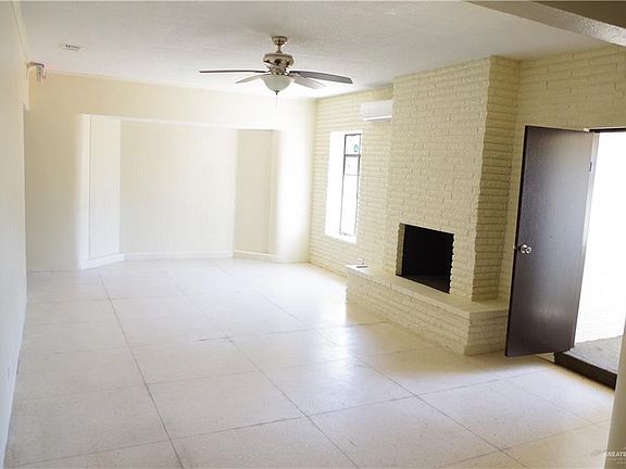 3rd image of 302 W Sam Houston Blvd