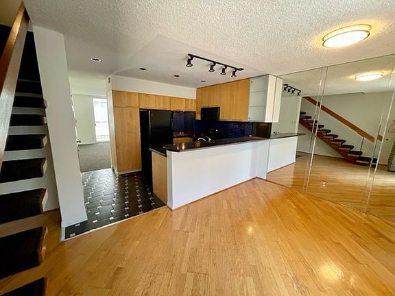 3rd image of 831 2nd St #11