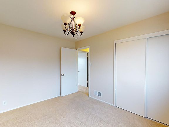 5th image of 366 Valencia Dr