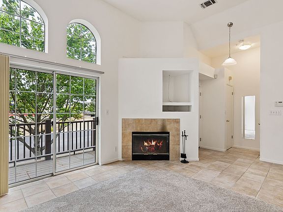 4th image of 470 E 2nd St