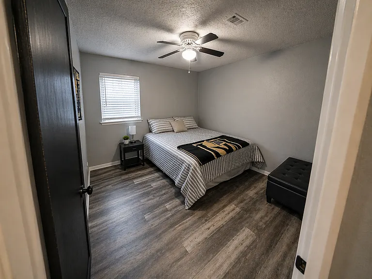 6353 Greyhawk Ave — Photo 9