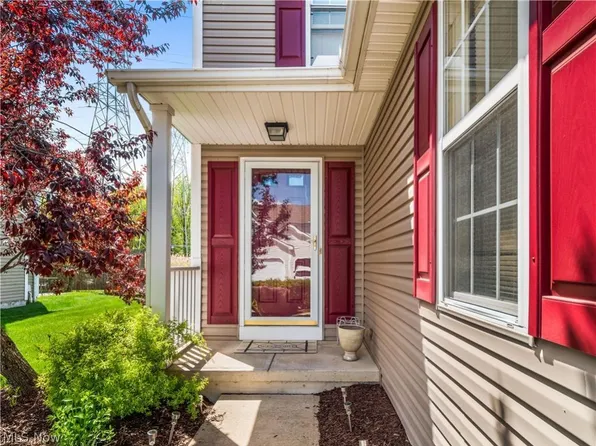 380 Angela Ln #380, Avon Lake, OH 44012
