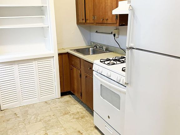 2nd image of 936 Ludlow Ave #1