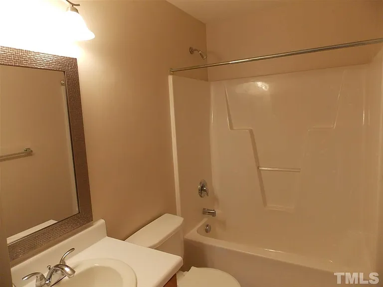 1741 E Honey Springs Ave — Photo 15
