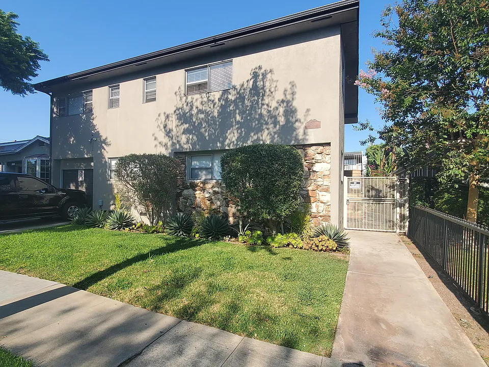 330 Orizaba Ave #4