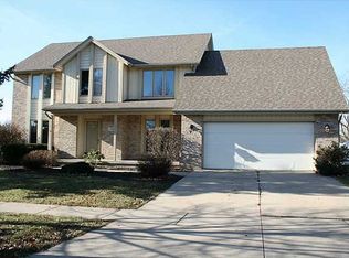 466 Georgetown Dr, Oregon, OH 43616