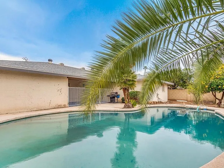 2439 E Del Rio Dr — Photo 37