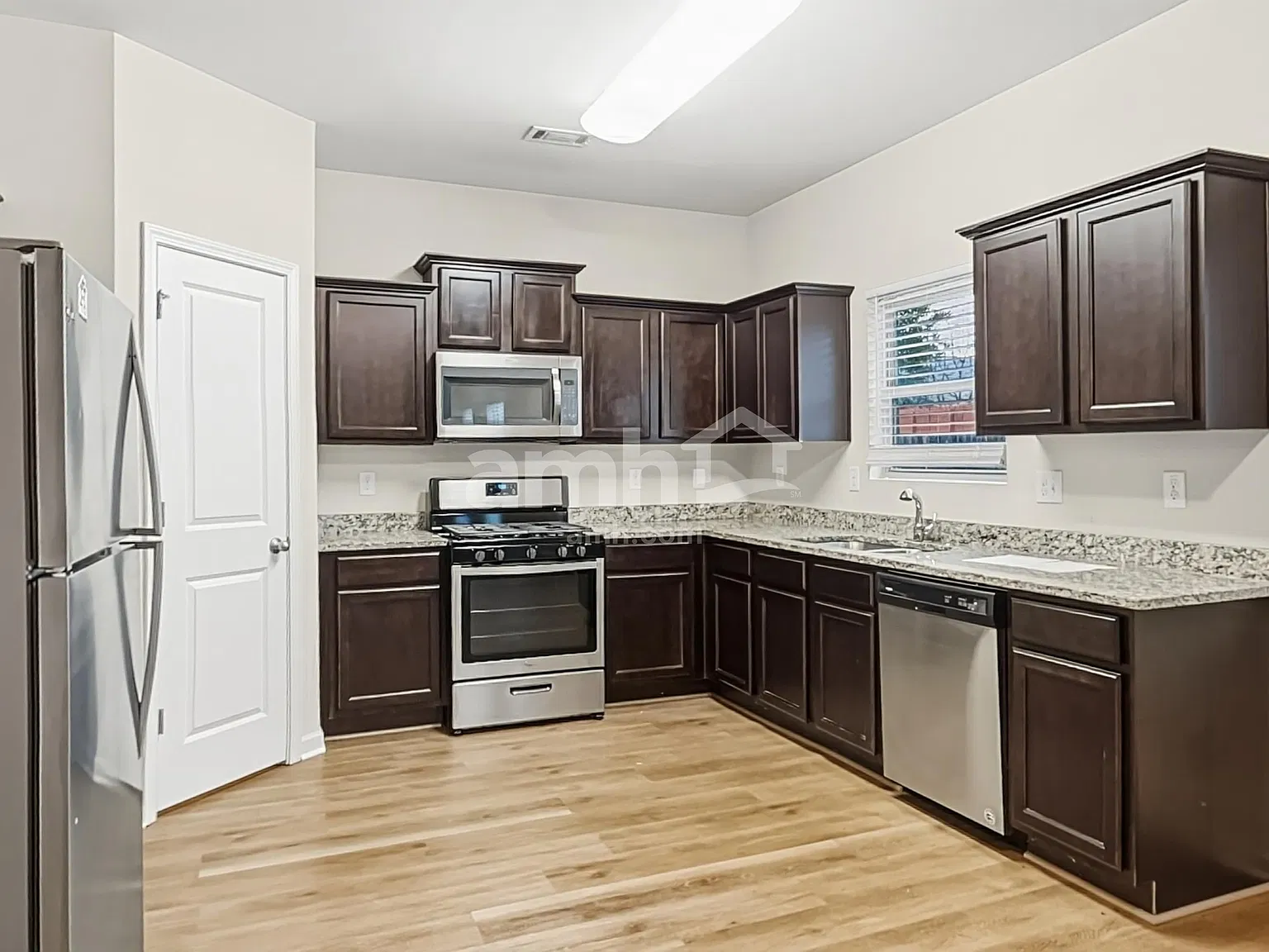 4 bed, 2.5 bath, 1829 sqft, $2,170 — Photo 3