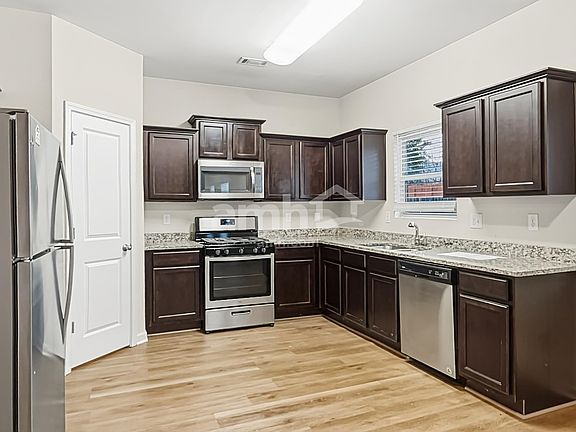 3rd image of 4039 Clay Ct SE