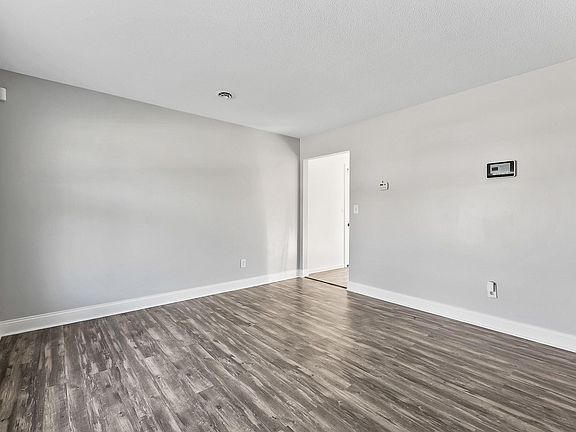 5th image of 1426 Springbrook Rd