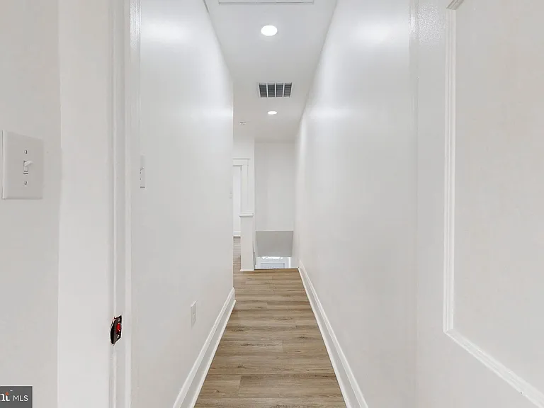 2320 W Lexington St — Photo 22