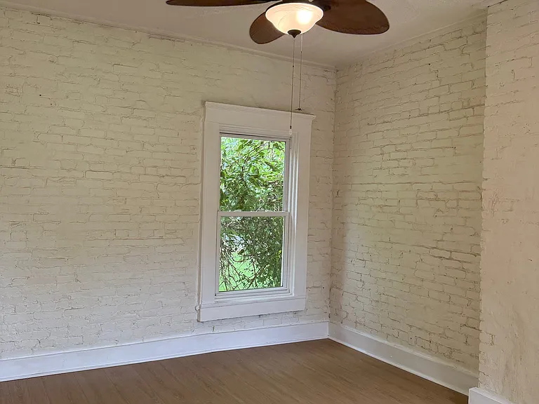 2429 Griffiths Ave — Photo 10