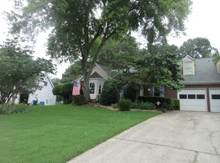 1109 Lakeview Rd, Grayson, GA 30017