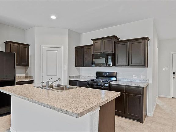 5th image of 3200 Winoak Dr