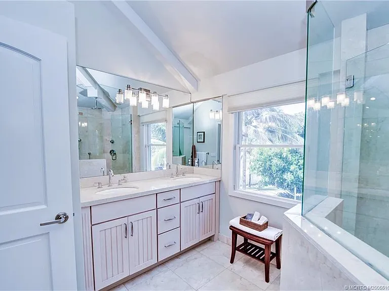 1871 NE Ocean Blvd #UPPER GUEST HOUSE — Photo 14