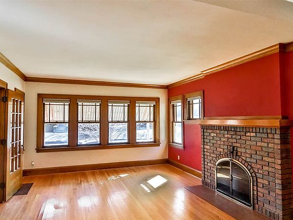5th image of 526 Dawson Ave
