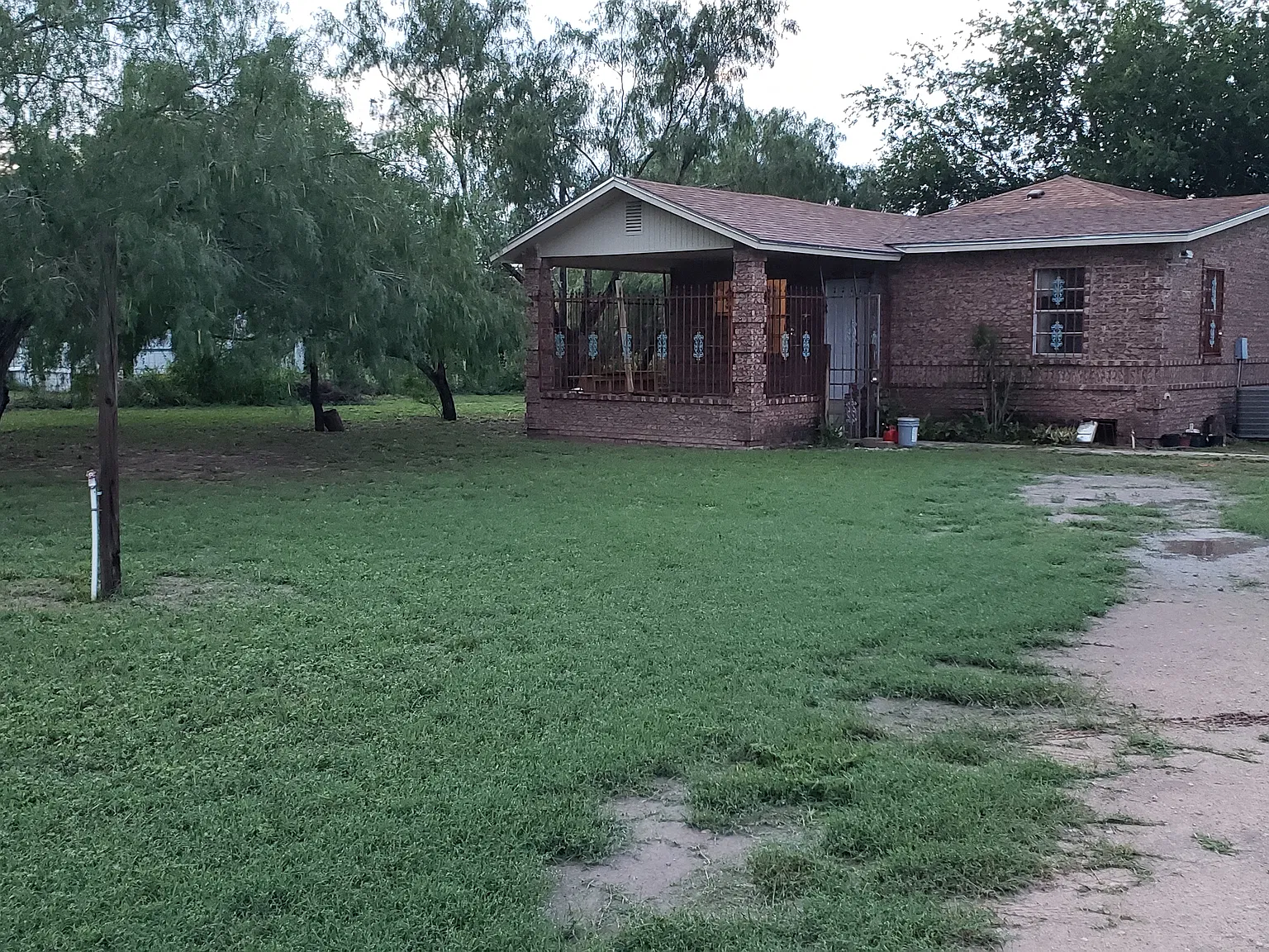 North Edinburg spacious home — Photo 3