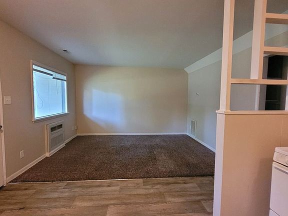 4th image of 925 Princess Dr APT B