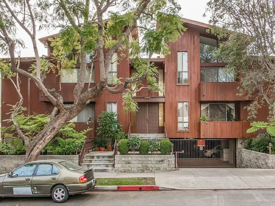 1st image of 1747 Barry Ave APT 104