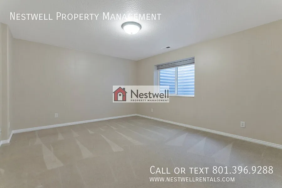 Fantastic 4-bed Home in South Jordan — Photo 2