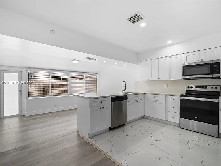 5130 NE 17th Ter #0 — Photo 9