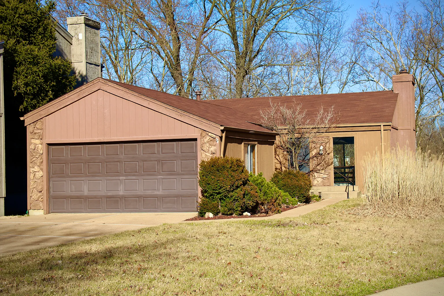 1677 Country Hill Ln photo 1